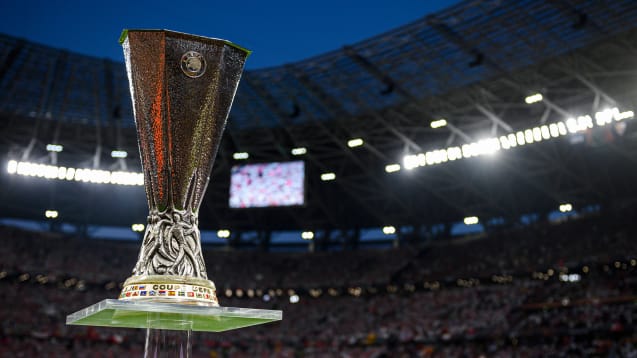 Das Objekt der Begierde auch ab 2024/25: die Europa-League-Trophäe.