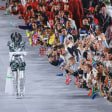 Die olympische Flagge auf dem Weg zum Mast, wo dann ein Malheur passierte.