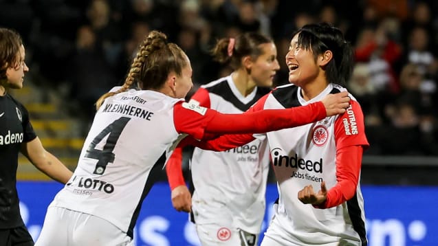 Traf dreimal in vier Minuten: Remina Chiba (r.).