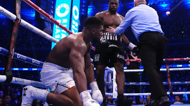 Musste seine vierte Niederlage im 32. Profikampf einstecken: Anthony Joshua (li.)