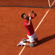 Von seinen Emotionen übermannt: Novak Djokovic holt Olympisches Gold.