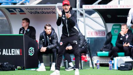 Energie-Coach Claus-Dieter Wollitz fand nach dem 0:0 in Hannover deutliche Worte für die Leistung seiner Mannschaft.