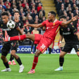 Ryan Gravenberch (#38) und der FC Liverpool hatten gegen den FC Bologna große Probleme.