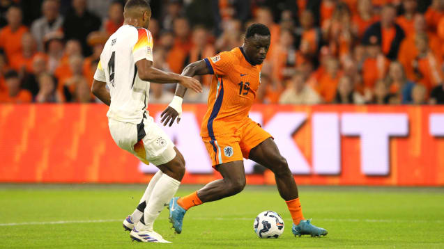 Im Nations-League-Hinspiel stark gegen Deutschland: Brian Brobbey (re.).