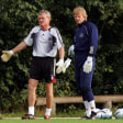 Torwarttrainer Sepp Maier mit Oliver Kahn.