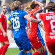 Robin Fabinski und Maxime Aglago Awoudja ärgern sich nach einer vertanen Chance.