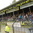 Ein Schmuckstück aus Holz: Die Tribüne im Stadion Grüne Au von Bayern Hof.