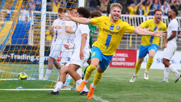 Stefan Maderer jubelt für Lok Leipzig.