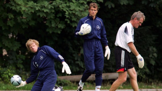 Bundestorwarttrainer Sepp Maier (re.) und seine Schützlinge Oliver Kahn (li.) und Jens Lehmann