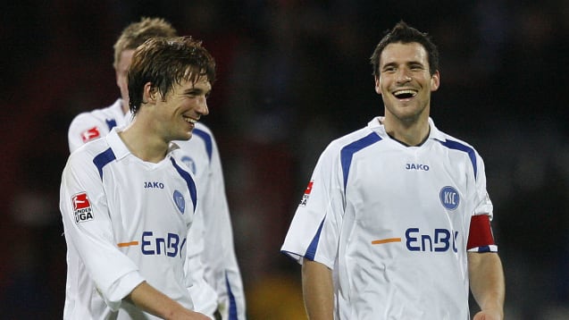 Einst als Spieler wie hier 2007, nun als Verantwortliche neben dem Platz beim KSC aktiv: Christian Eichner (li.) und Mario Eggimann.