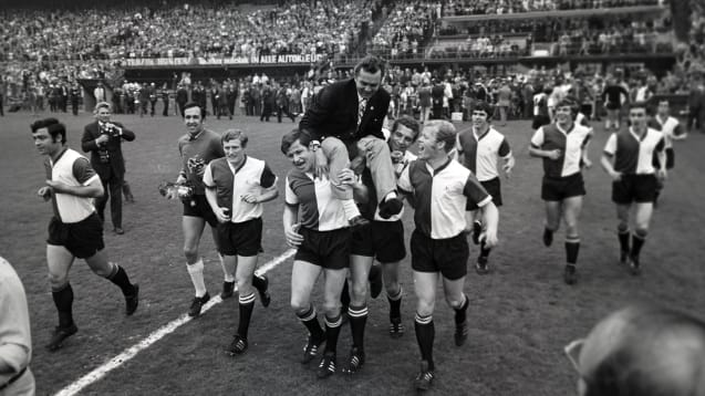 Feyenoord Rotterdam gewinnt den Europapokal der Landesmeister 1969/1970 - Trainer Ernst Happel ist obenauf.