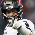 Pässe, Pässe, Pässe: Die besten Quarterbacks der NFL-Geschichte haben viele davon geworfen - und an den Mann gebracht. Viele tausend Yards Ertrag sind so zusammengekommen und kommen noch immer zusammen, allen voran durch Tom Brady. In der Liste der nach Yards Erfolgreichsten führt der siebenmalige Champion noch immer.