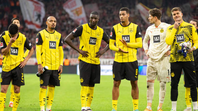 Lange Gesichter, die Bände sprechen: BVB-Profis nach der Niederlage in Berlin.